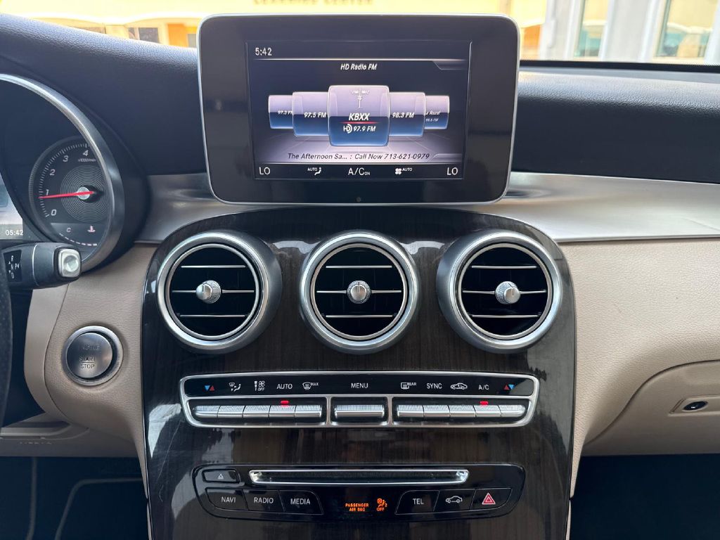 Photo 18 of this MERCEDES-BENZ GLC