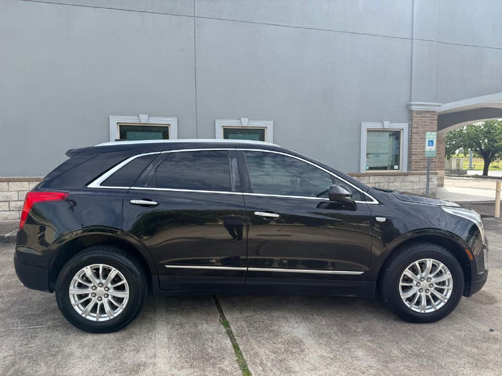 Photo 2 of this CADILLAC XT5