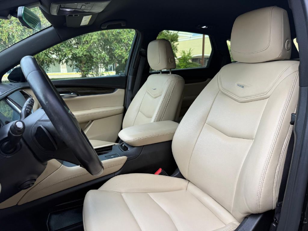 Photo 10 of this CADILLAC XT5