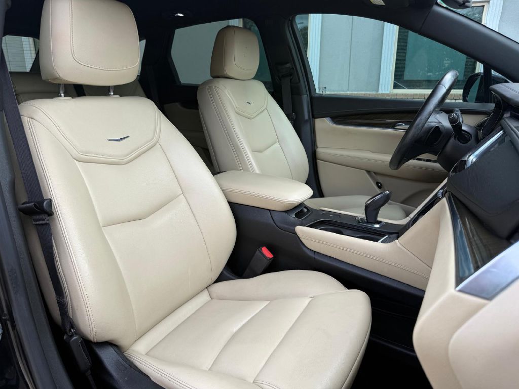 Photo 13 of this CADILLAC XT5