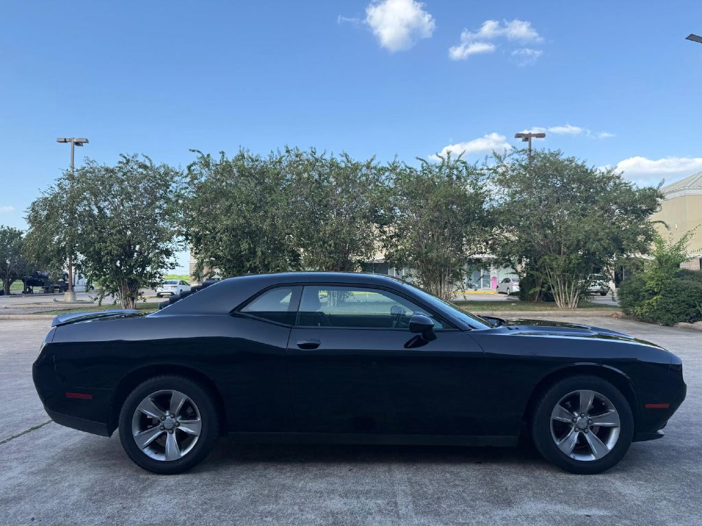 Photo 2 of this DODGE CHALLENGER