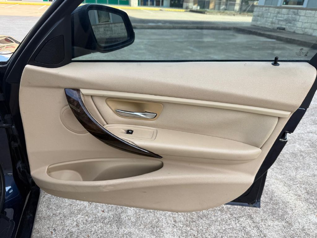 Photo 15 of this BMW 320
