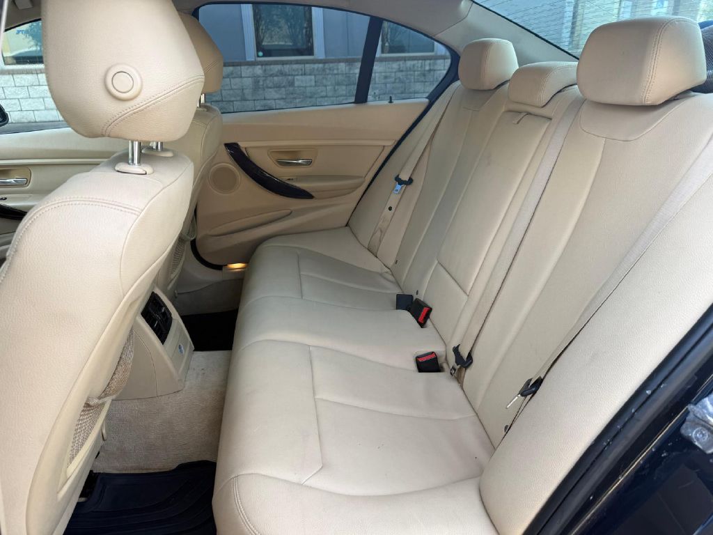 Photo 18 of this BMW 320
