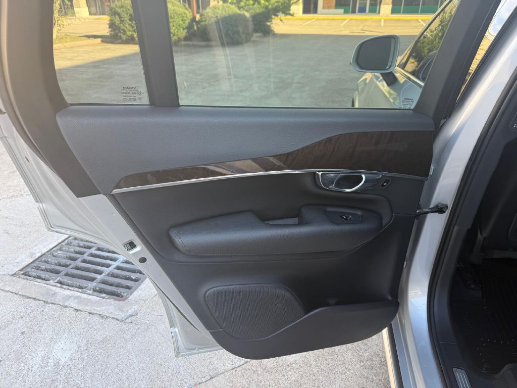 Photo 13 of this VOLVO XC90