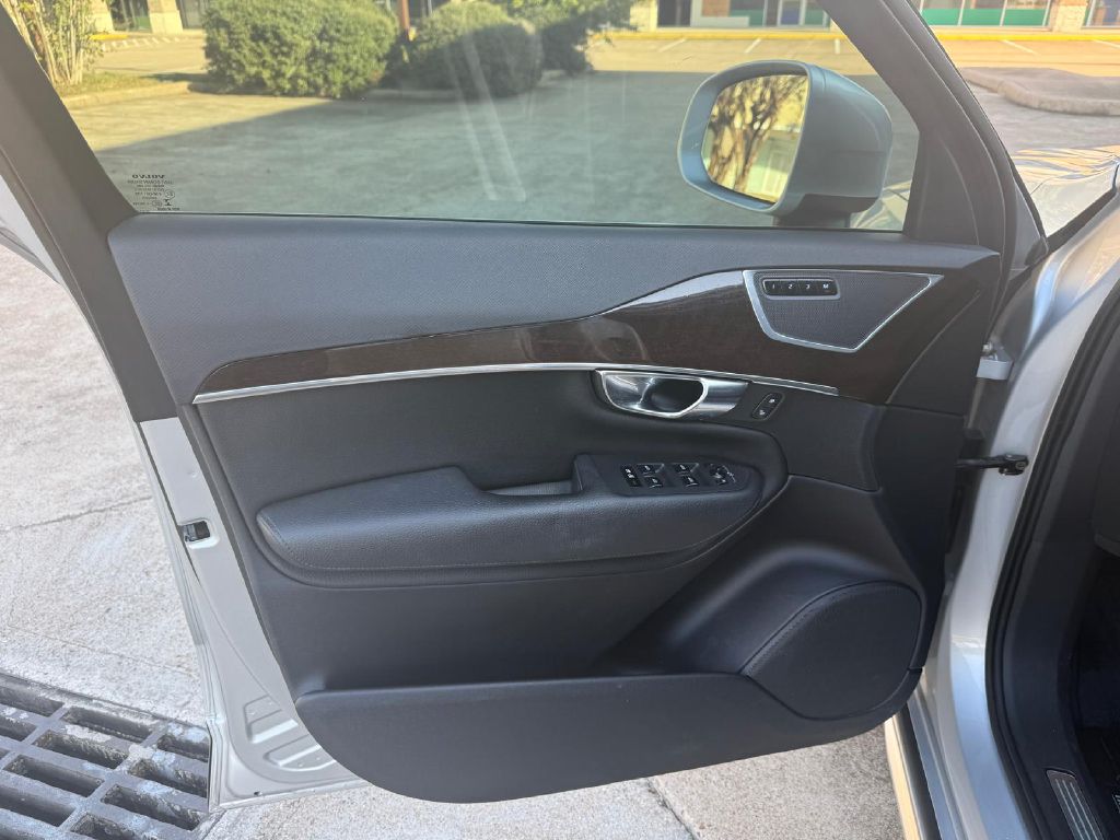 Photo 12 of this VOLVO XC90