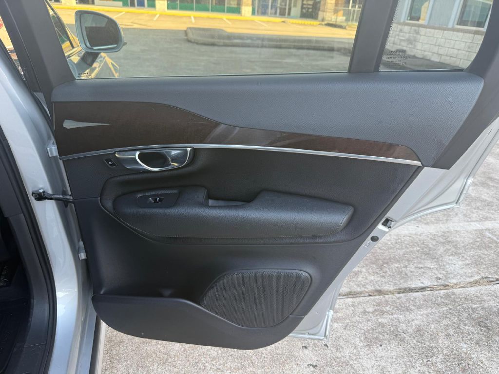 Photo 14 of this VOLVO XC90