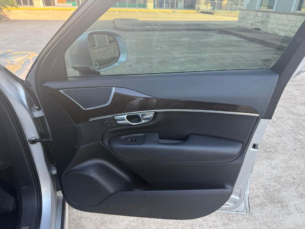 Photo 15 of this VOLVO XC90