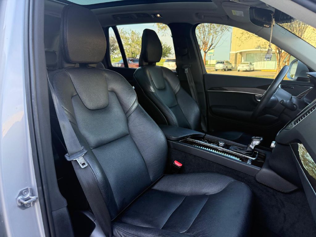 Photo 22 of this VOLVO XC90