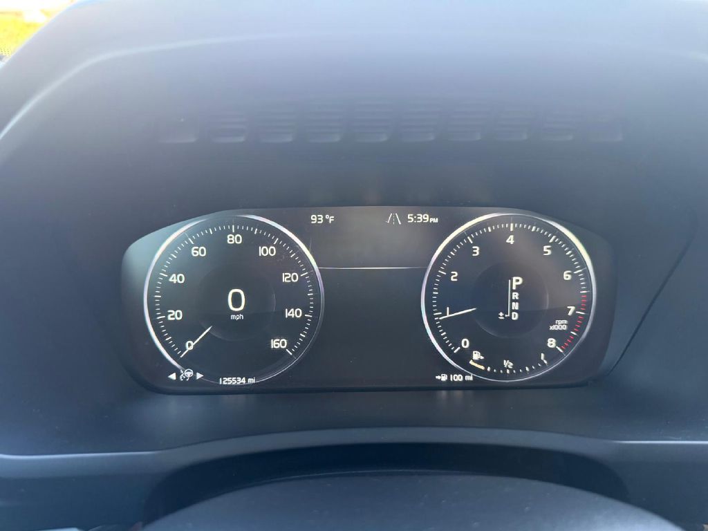 Photo 28 of this VOLVO XC90