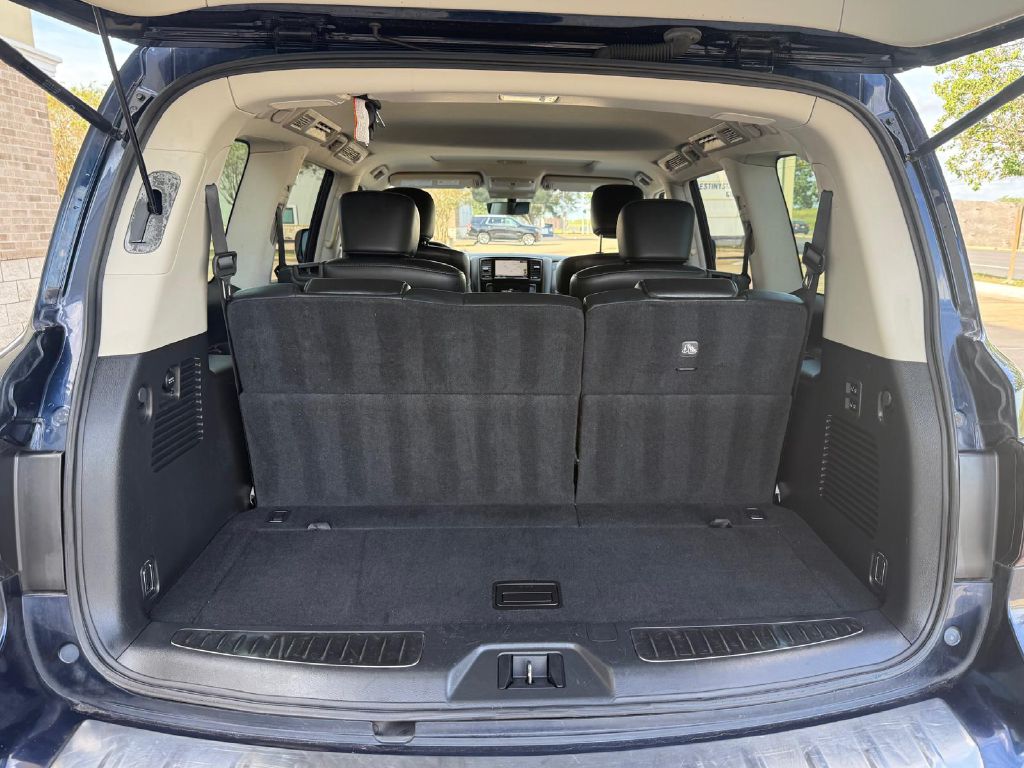 Photo 24 of this INFINITI QX80