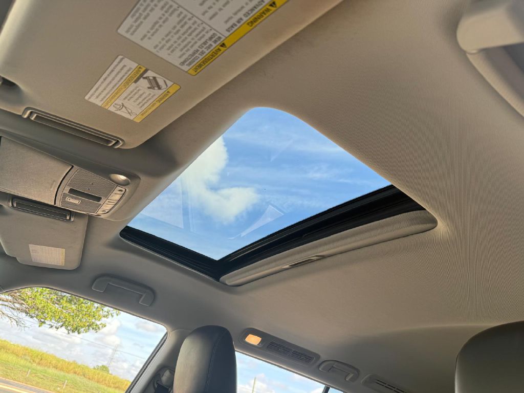 Photo 16 of this INFINITI QX80