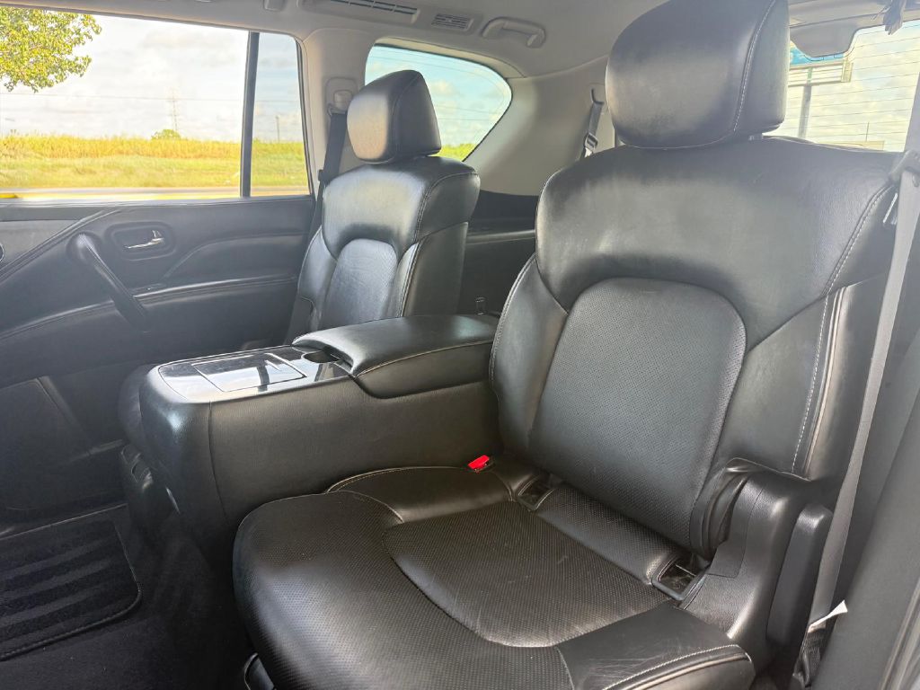 Photo 19 of this INFINITI QX80