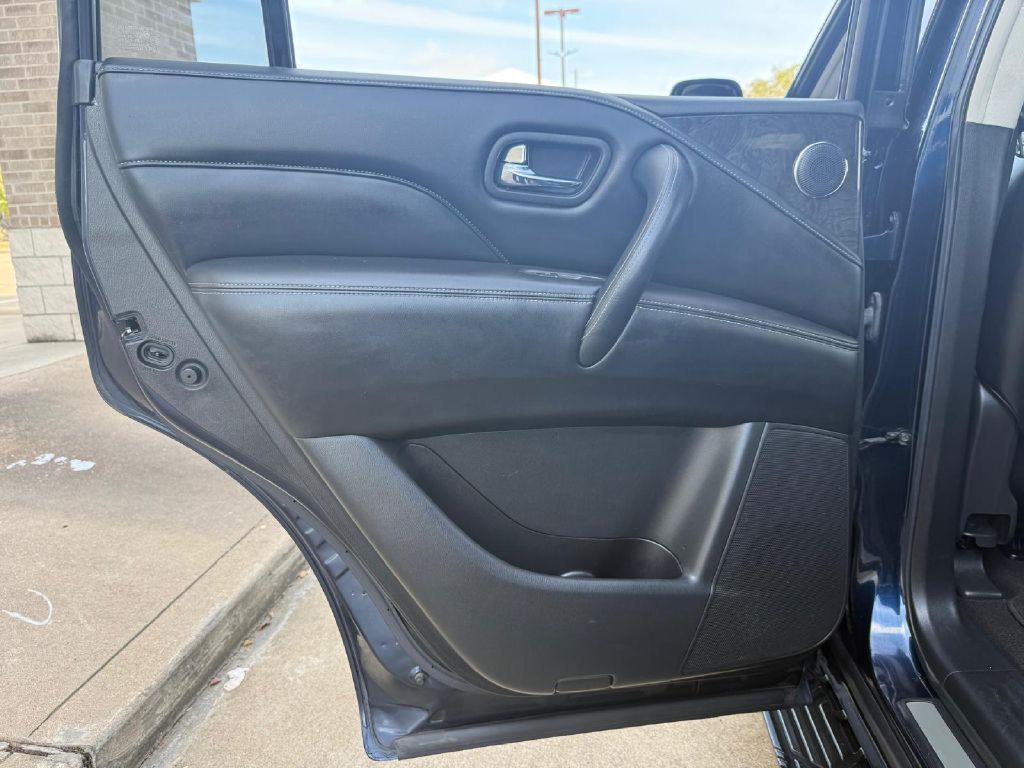 Photo 13 of this INFINITI QX80