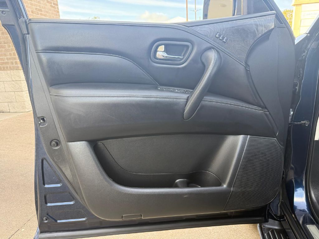 Photo 12 of this INFINITI QX80