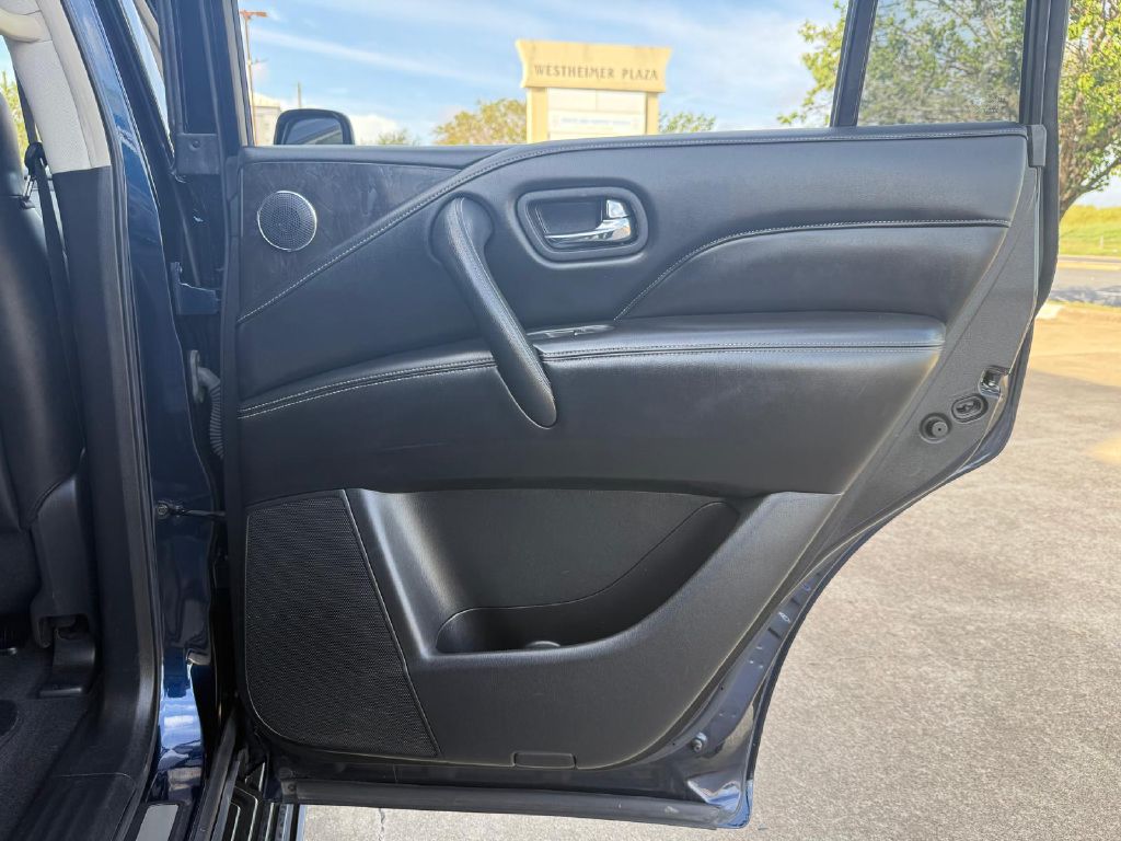 Photo 14 of this INFINITI QX80