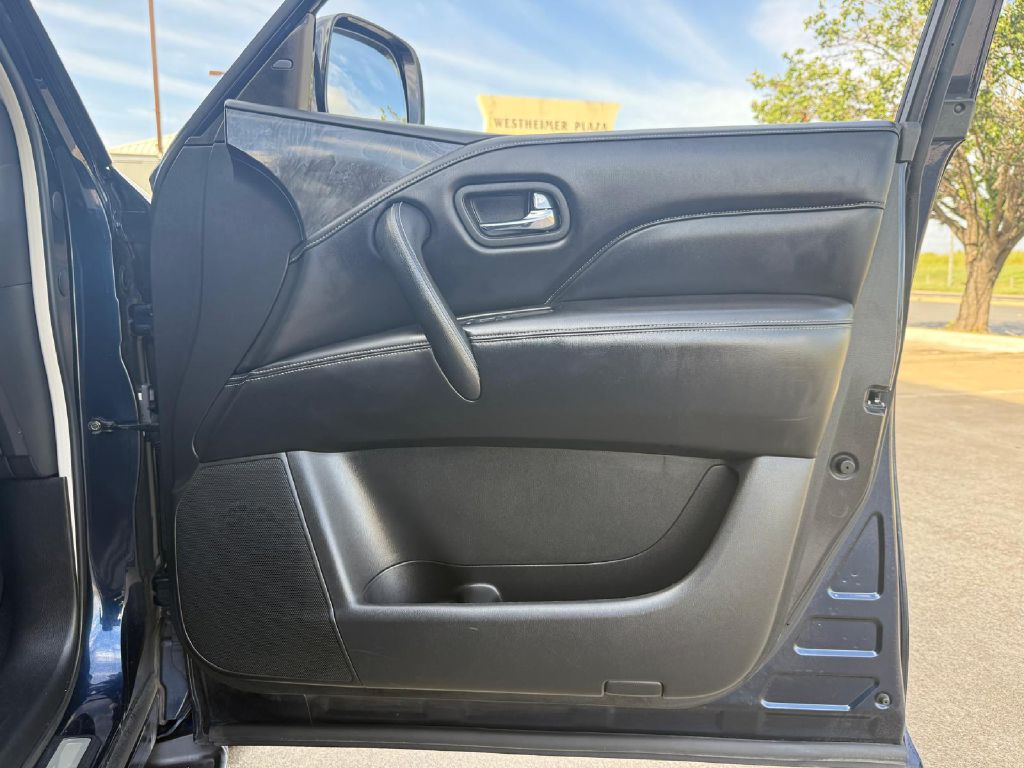 Photo 15 of this INFINITI QX80