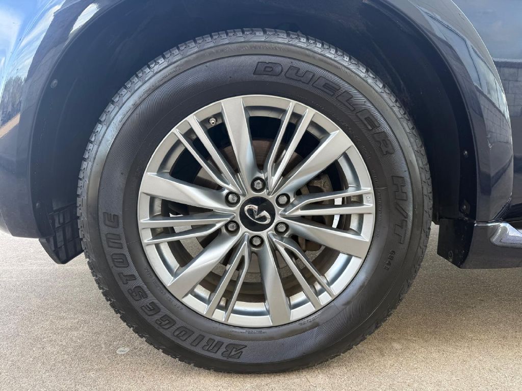 Photo 11 of this INFINITI QX80