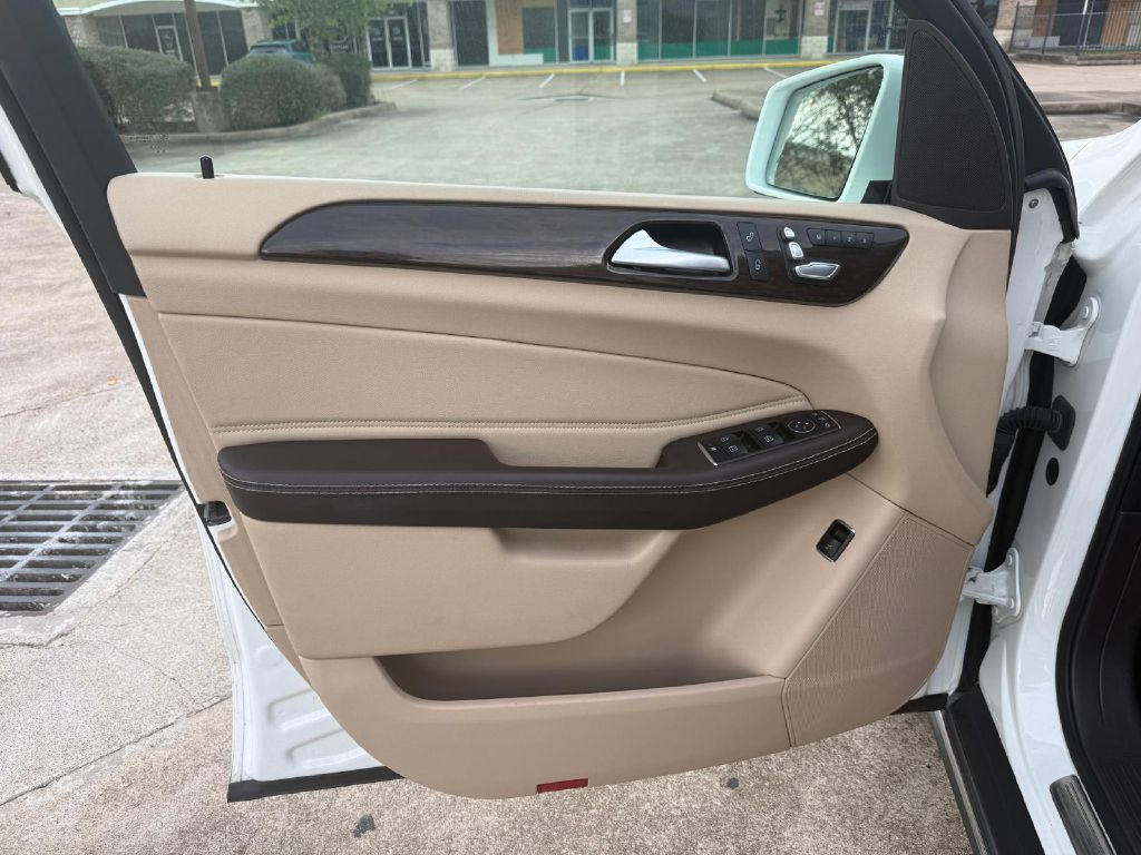 Photo 12 of this MERCEDES-BENZ GLE