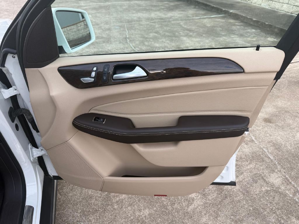 Photo 15 of this MERCEDES-BENZ GLE