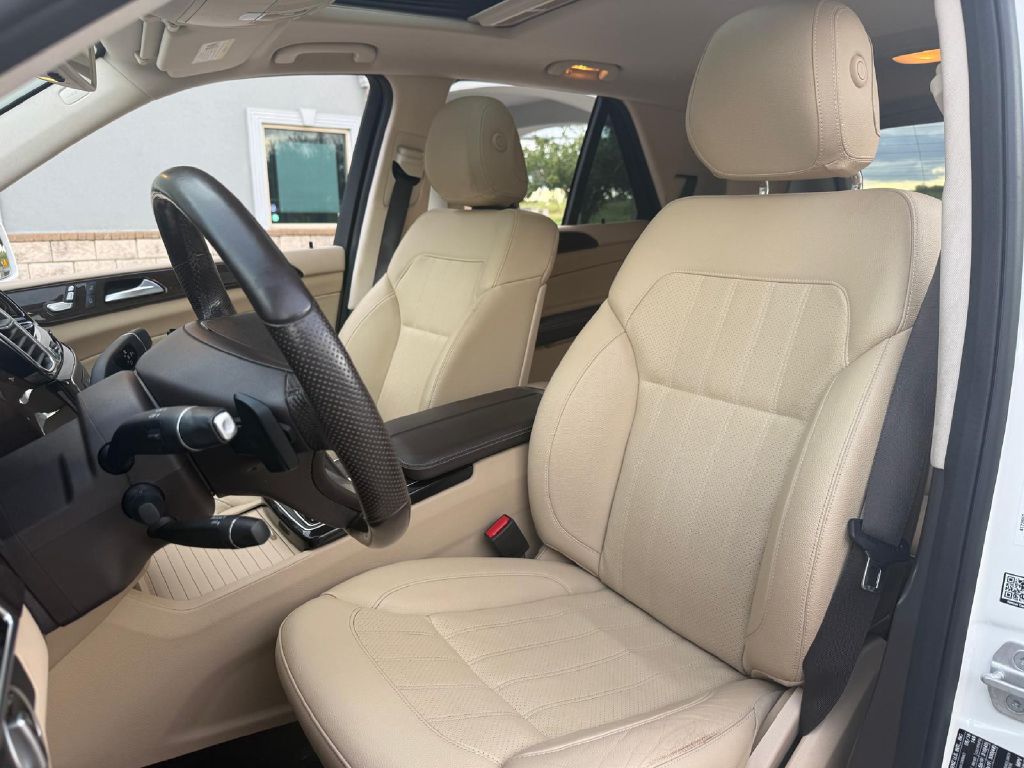 Photo 19 of this MERCEDES-BENZ GLE