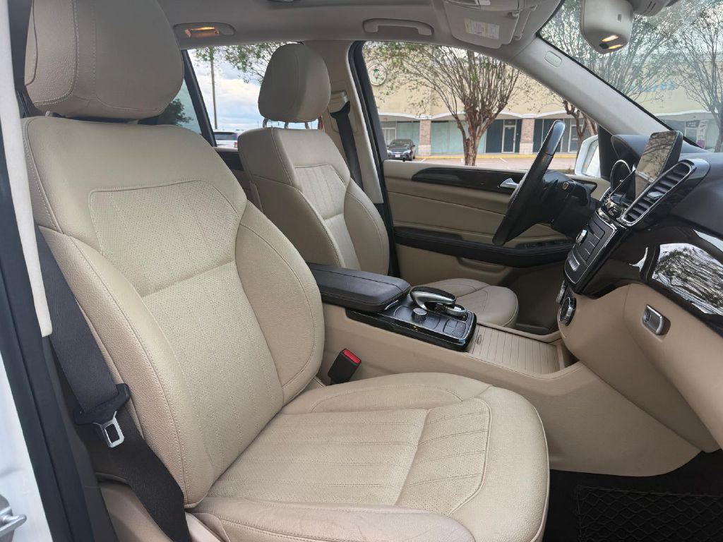 Photo 22 of this MERCEDES-BENZ GLE
