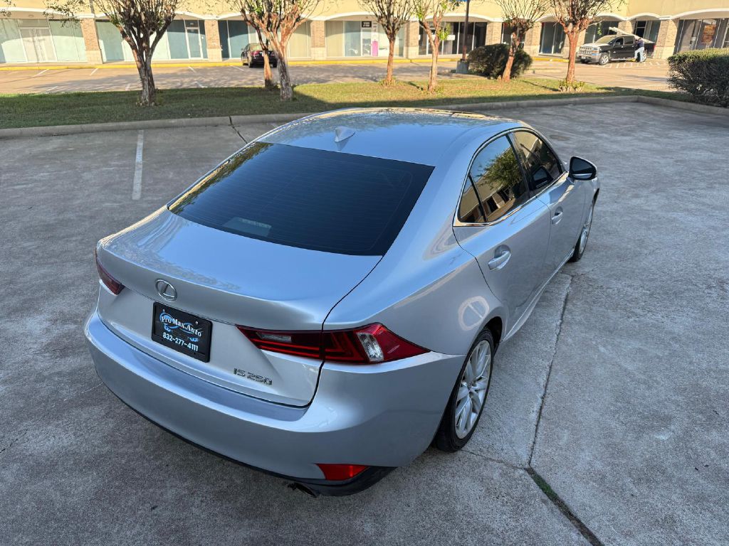 Photo 3 of this LEXUS IS