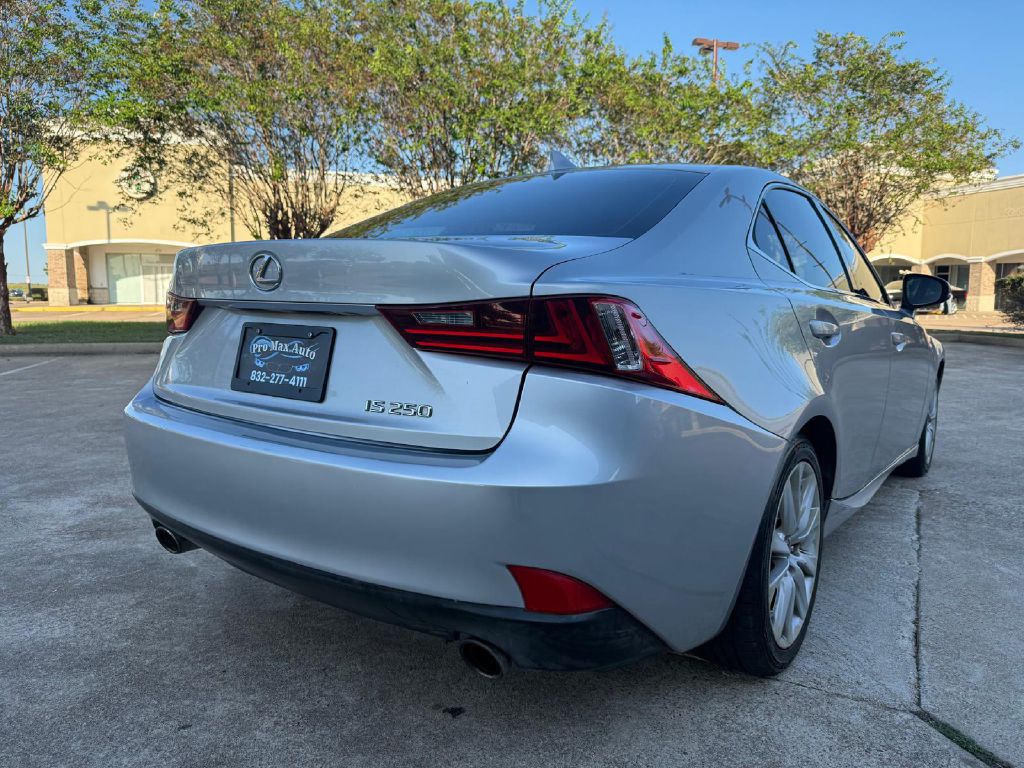 Photo 4 of this LEXUS IS