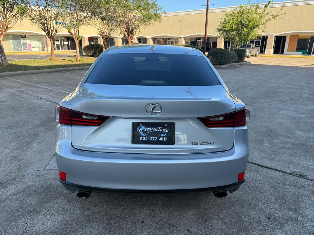 Photo 5 of this LEXUS IS