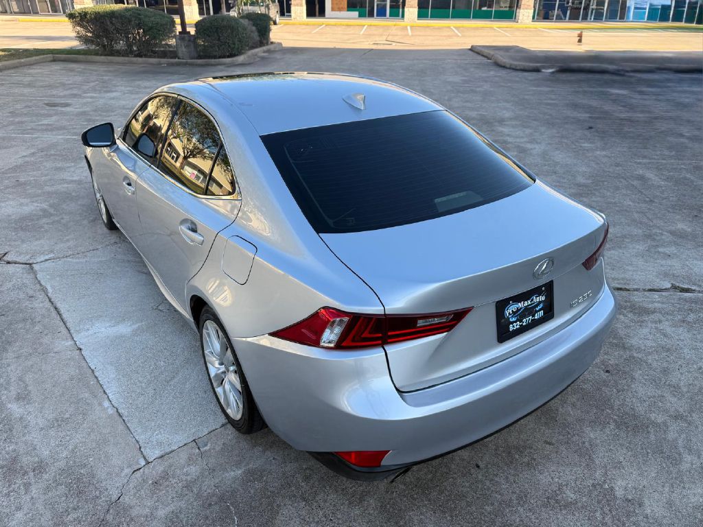 Photo 6 of this LEXUS IS
