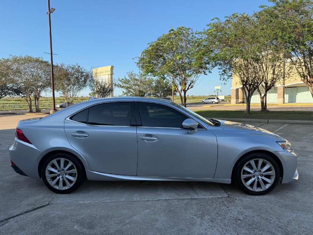 Photo 2 of this LEXUS IS