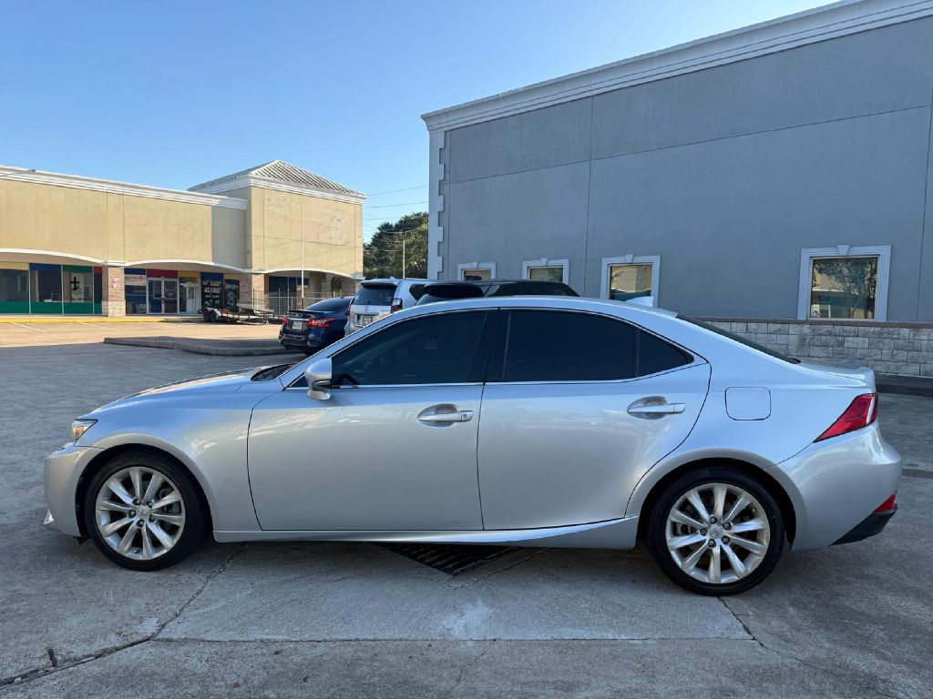 Photo 8 of this LEXUS IS