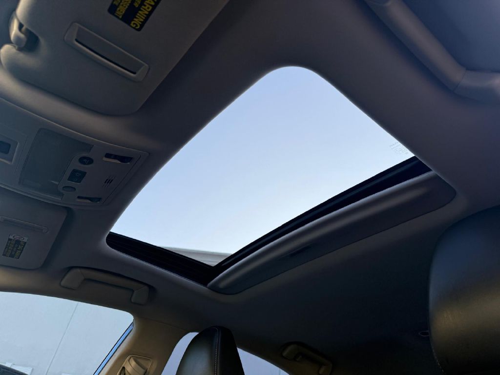 Photo 16 of this LEXUS IS
