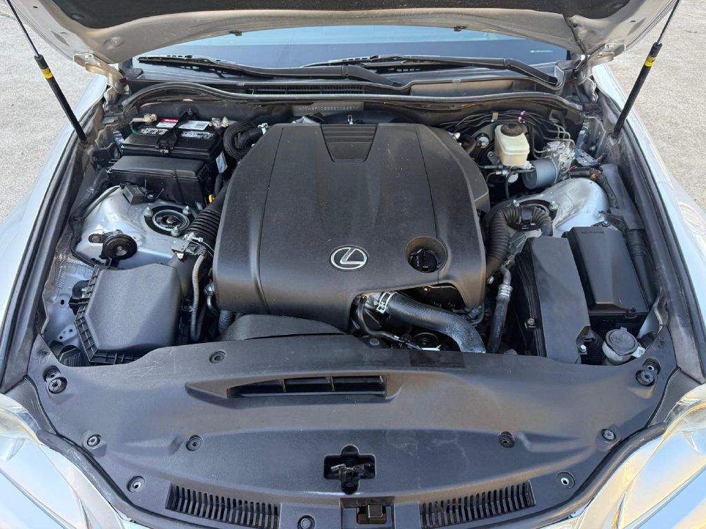 Photo 26 of this LEXUS IS