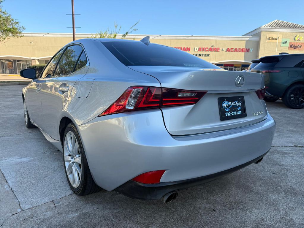 Photo 7 of this LEXUS IS