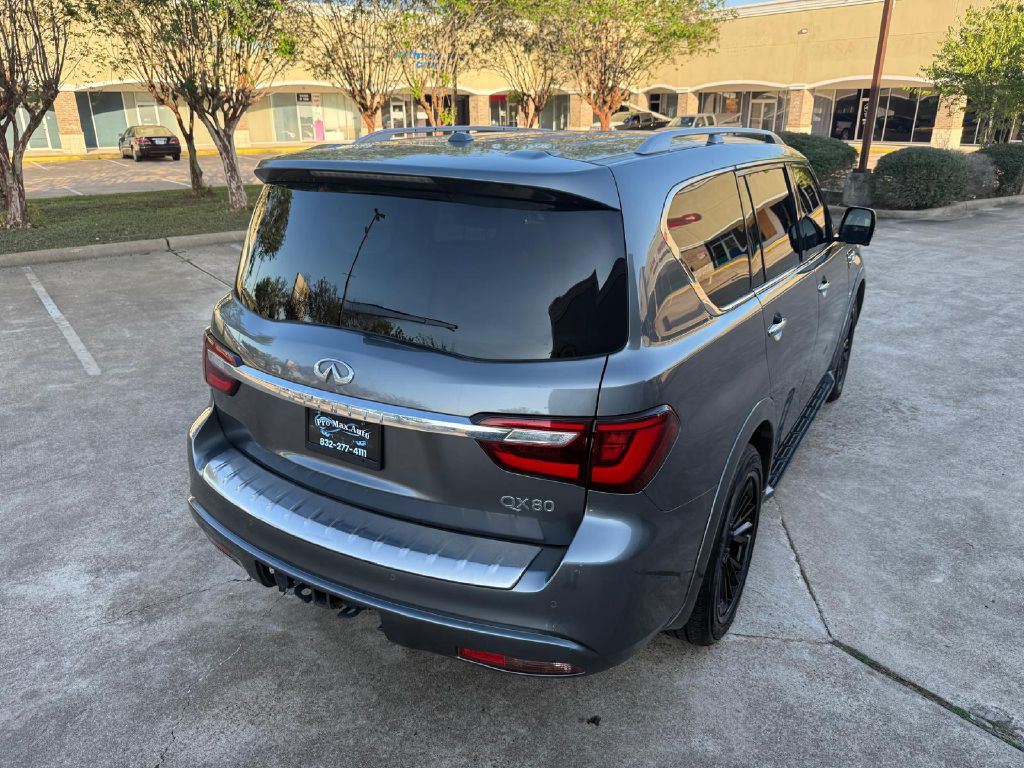 Photo 3 of this INFINITI QX80