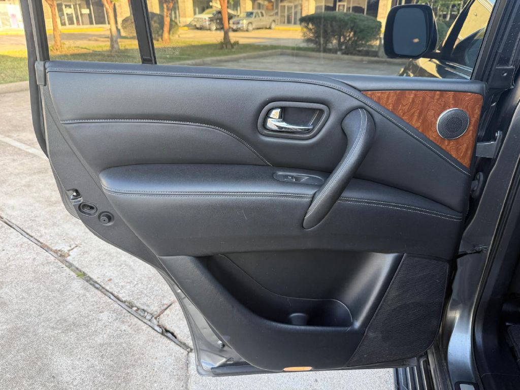 Photo 13 of this INFINITI QX80