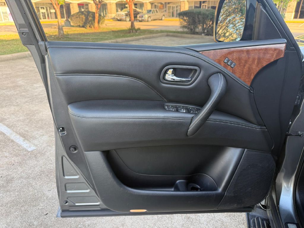 Photo 12 of this INFINITI QX80