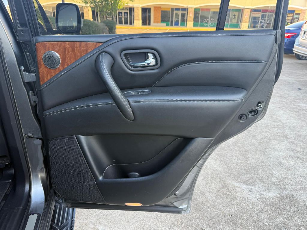Photo 14 of this INFINITI QX80