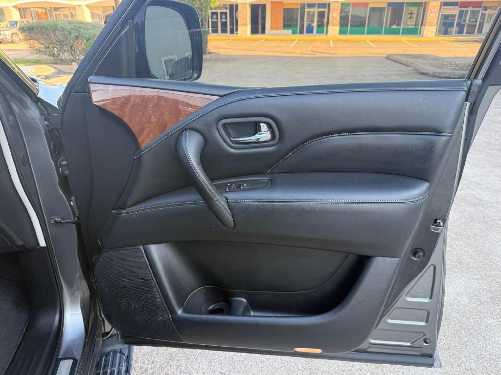 Photo 15 of this INFINITI QX80