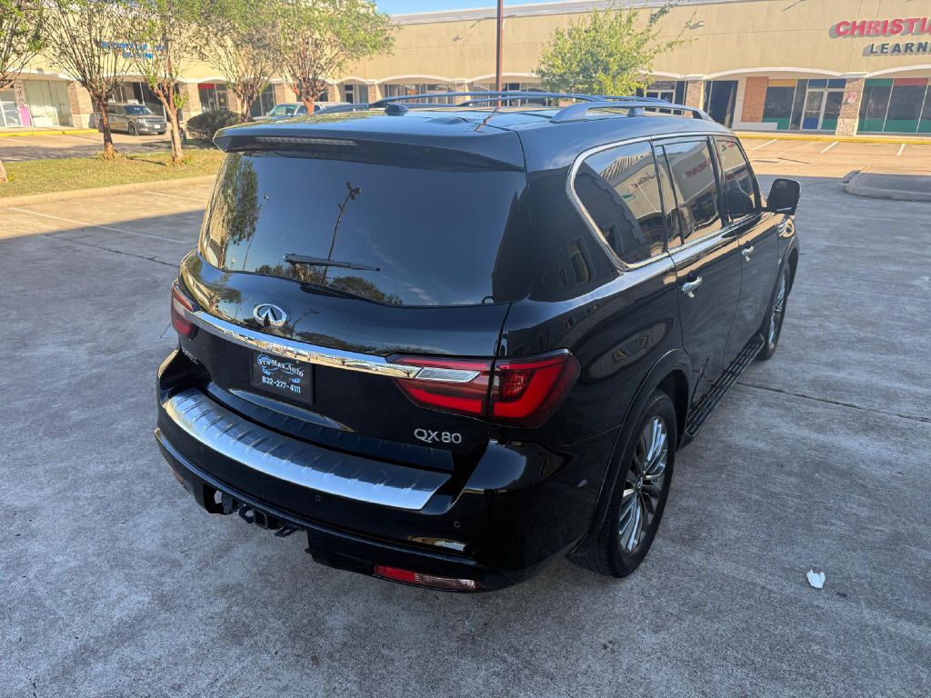 Photo 3 of this INFINITI QX80