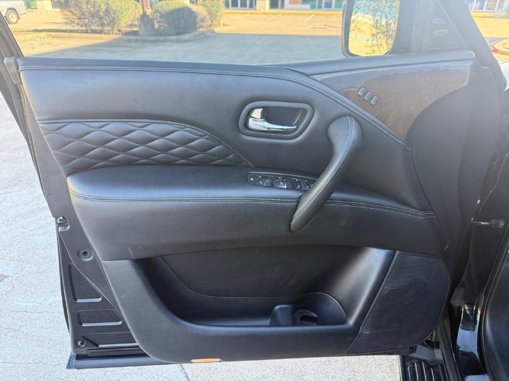 Photo 13 of this INFINITI QX80