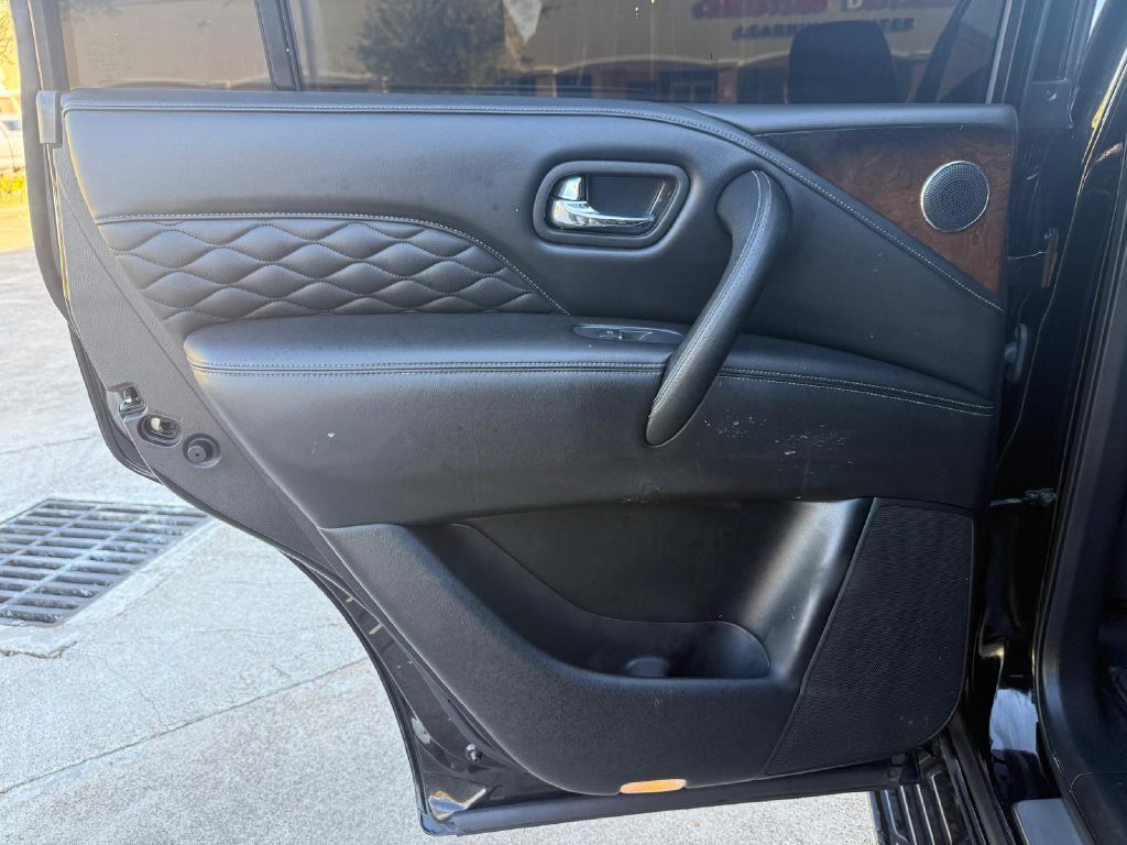 Photo 14 of this INFINITI QX80
