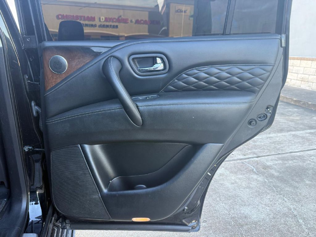 Photo 15 of this INFINITI QX80