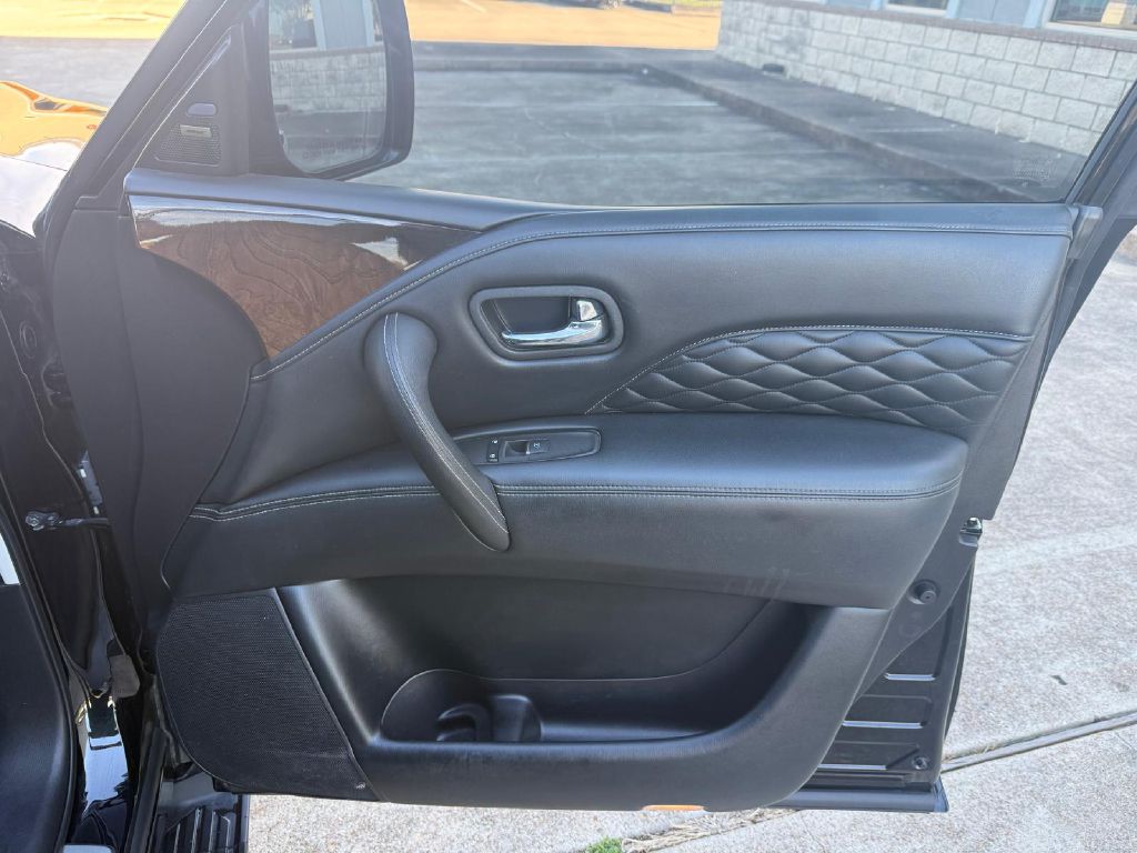 Photo 16 of this INFINITI QX80