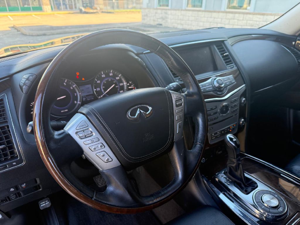 Photo 18 of this INFINITI QX80