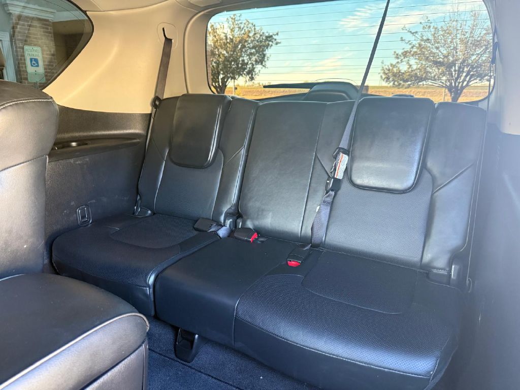 Photo 21 of this INFINITI QX80