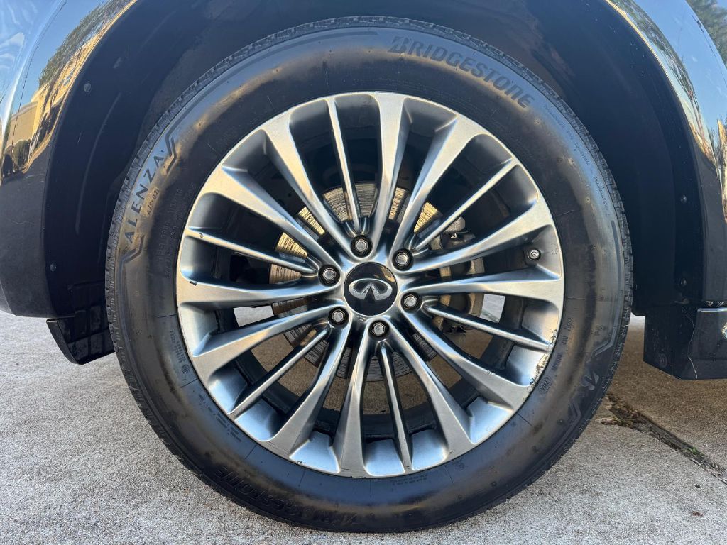 Photo 12 of this INFINITI QX80