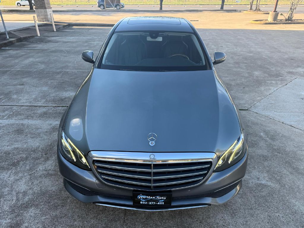 Photo 11 of this MERCEDES-BENZ E-CLASS