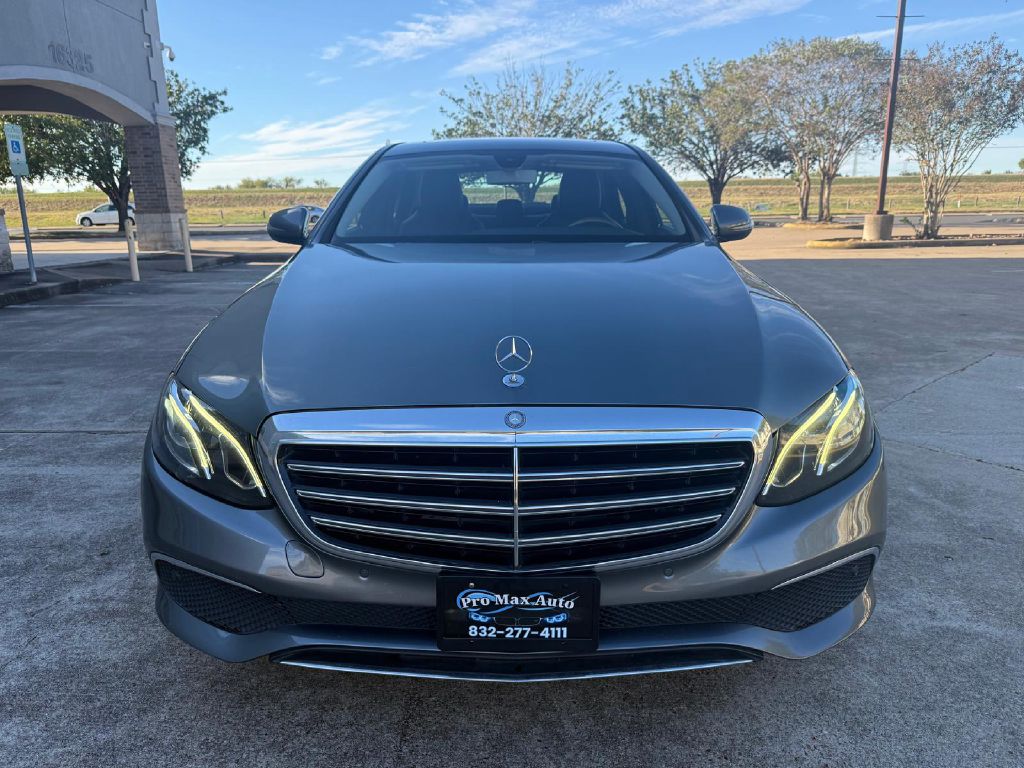 Photo 12 of this MERCEDES-BENZ E-CLASS
