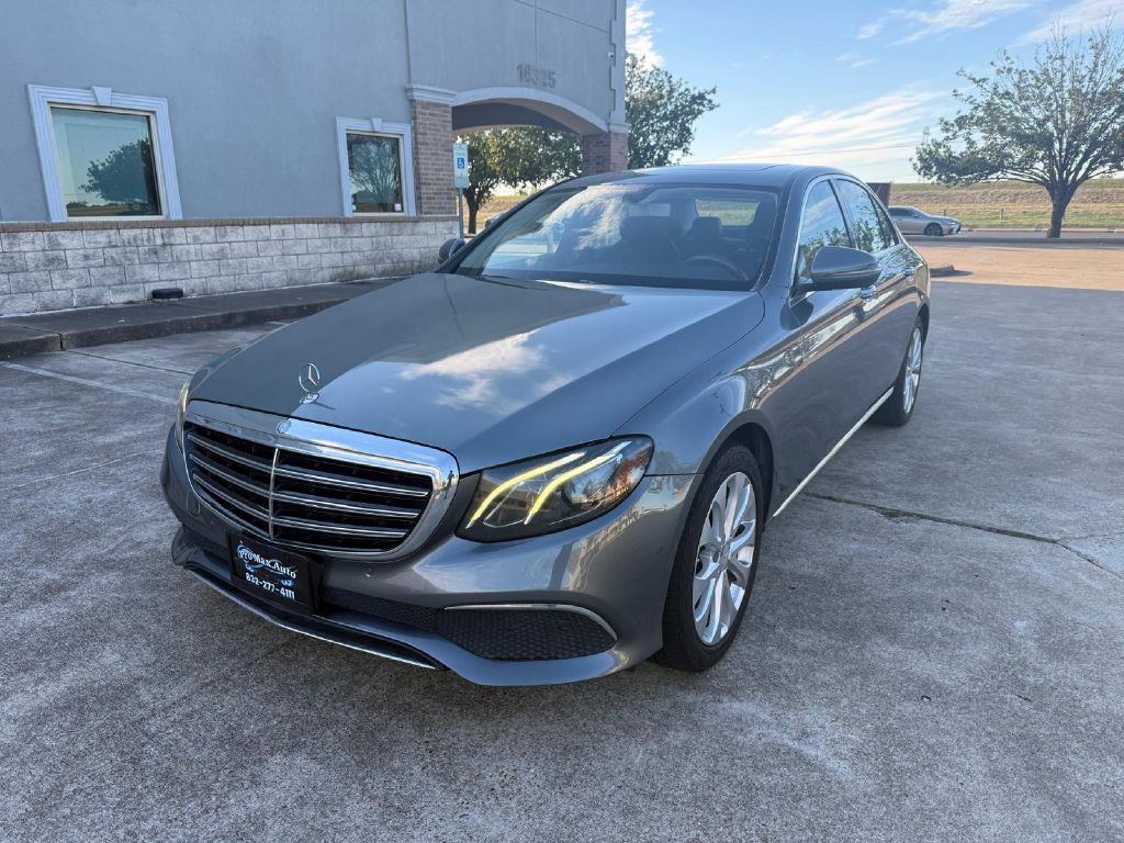 Photo 10 of this MERCEDES-BENZ E-CLASS